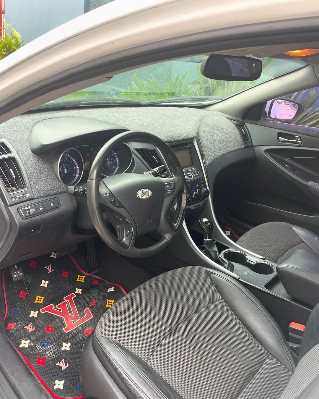 Hyundai Sonata - Interior