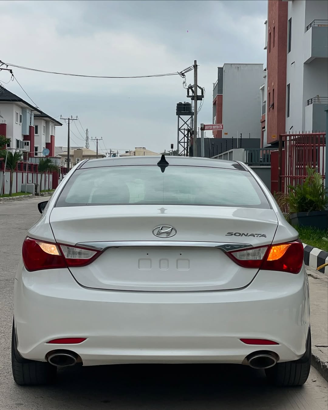 Hyundai Sonata - Badge