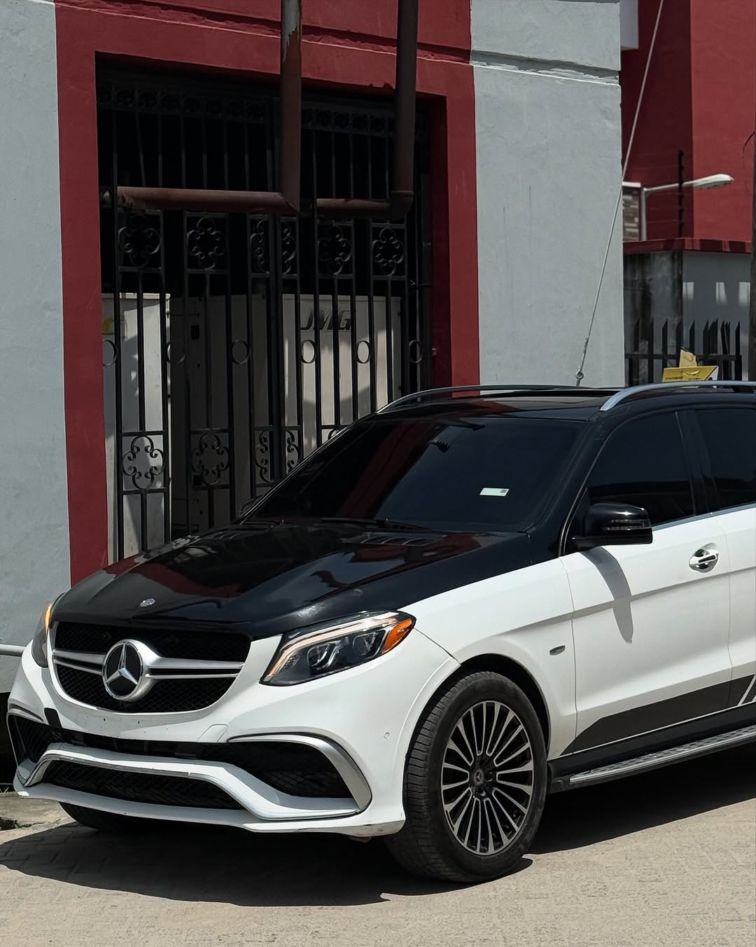 Mercedes ML350 - Side