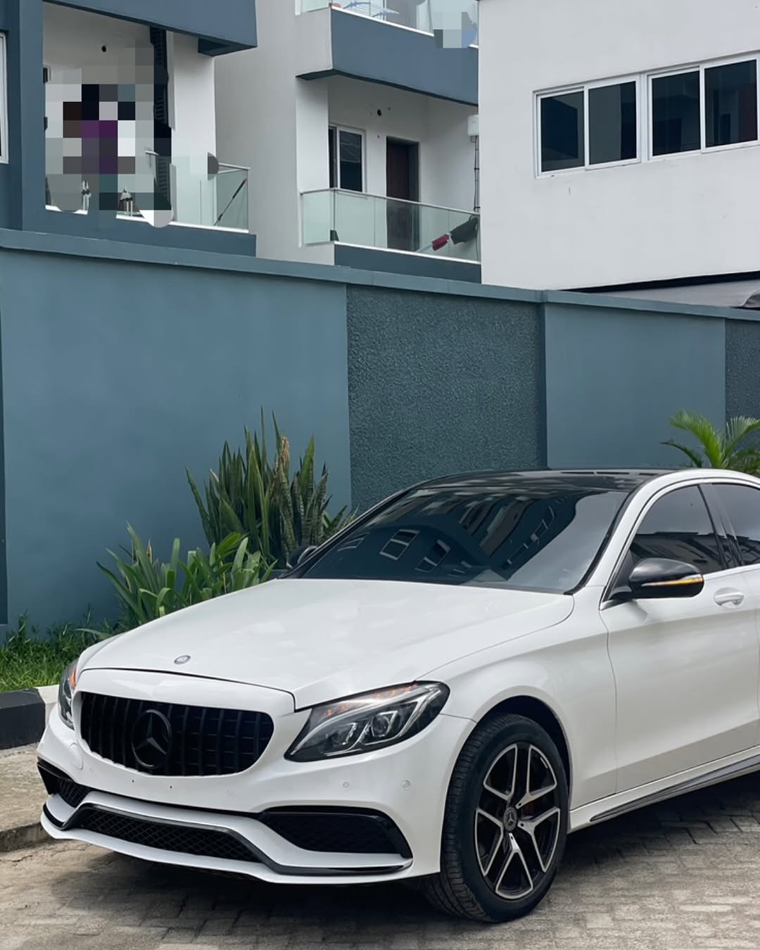 Mercedes C400 - Side