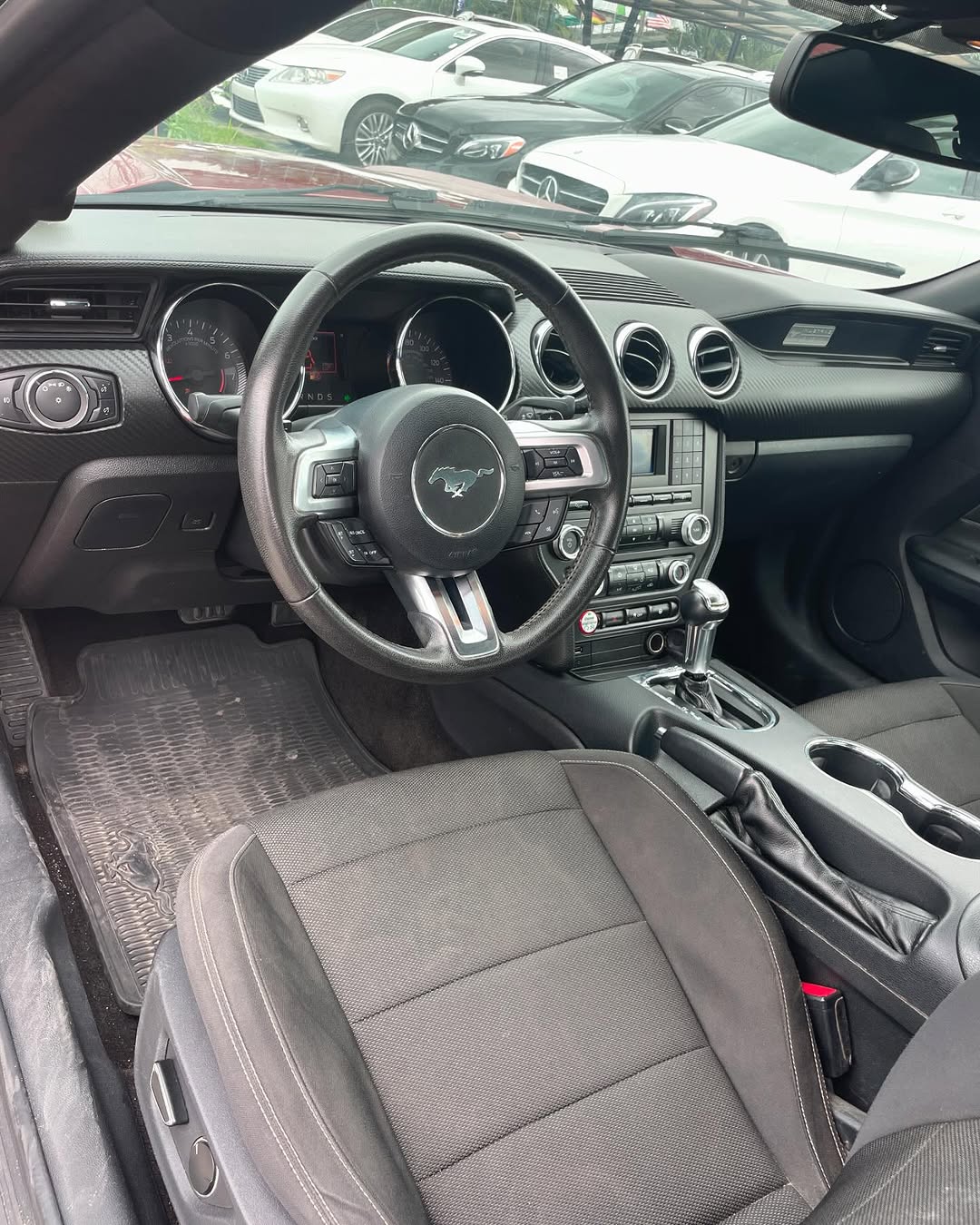 Ford Mustang - Dashboard