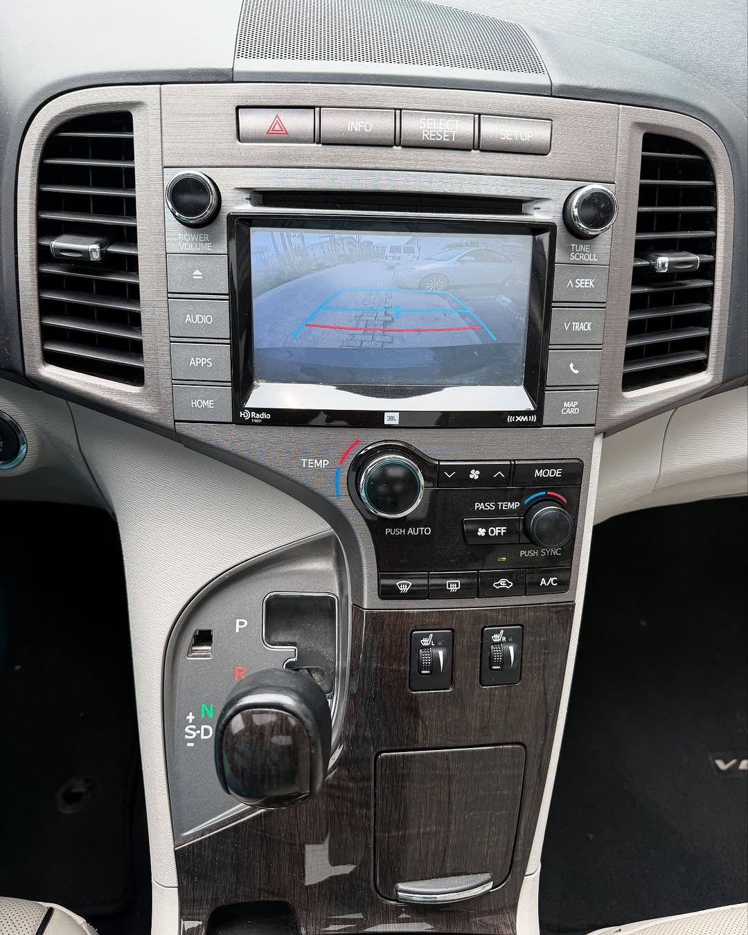 Toyota Venza - Interior
