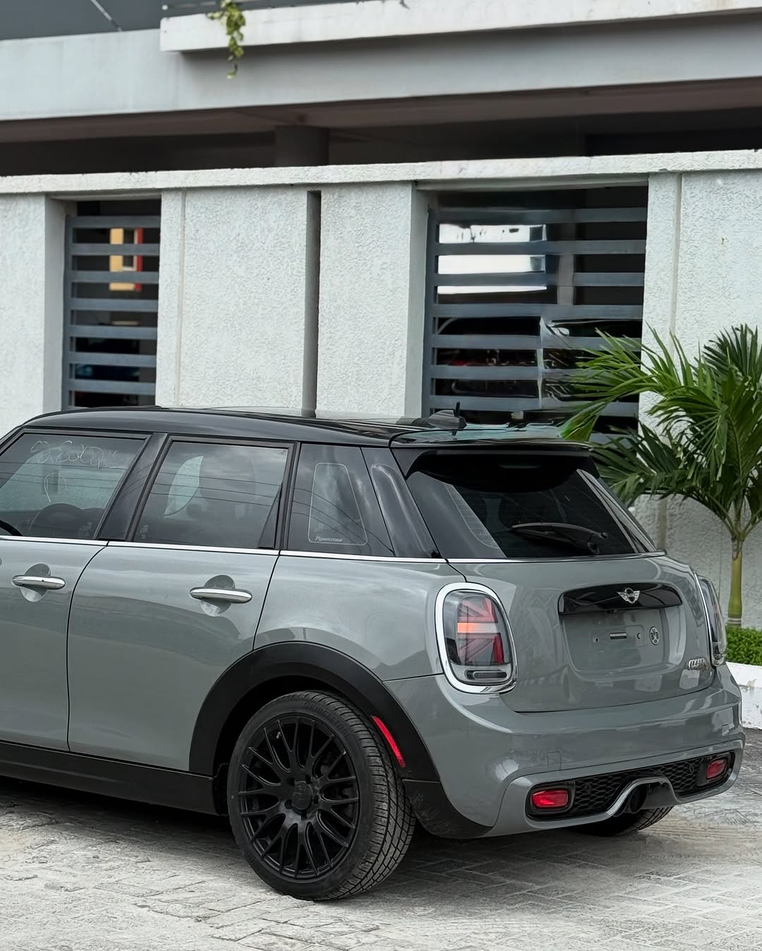 Mini Cooper S - Profile