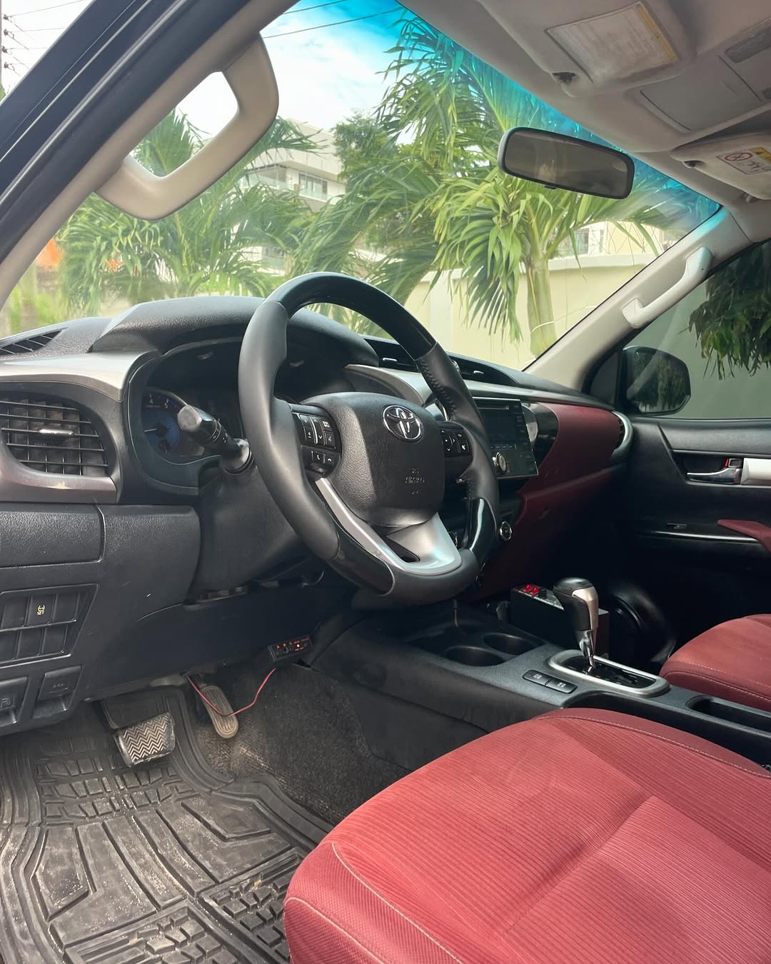 Toyota Hilux - Interior