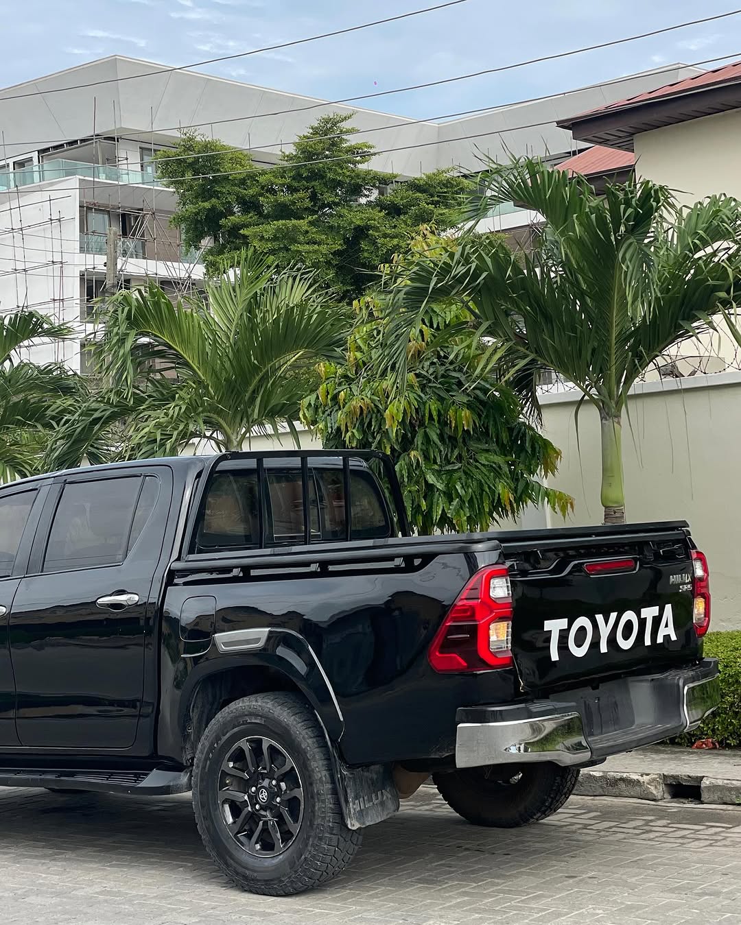 Toyota Hilux - Wheels