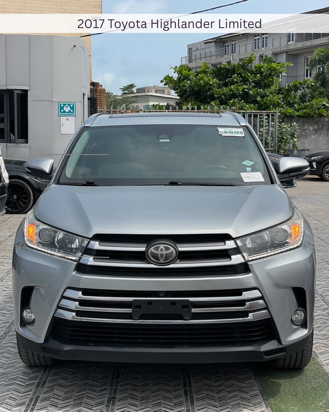 Toyota Highlander - Front