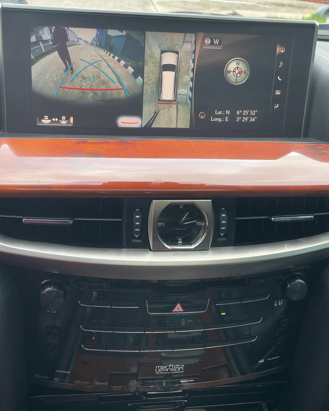 Lexus LX570 - Interior