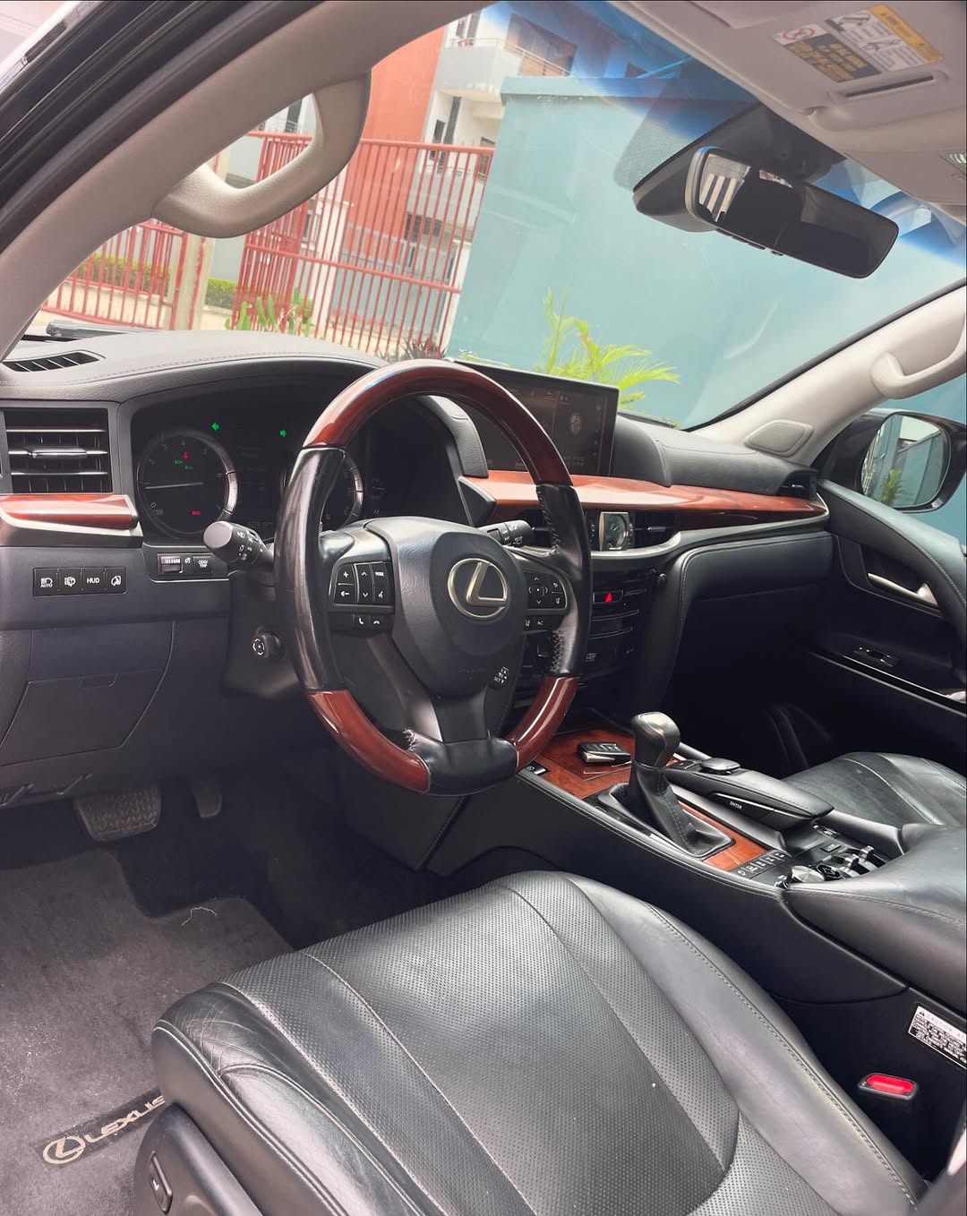 Lexus LX570 - Dashboard