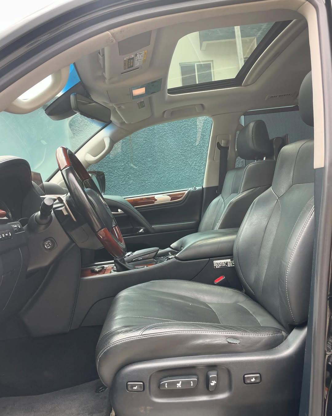 Lexus LX570 - Wheels