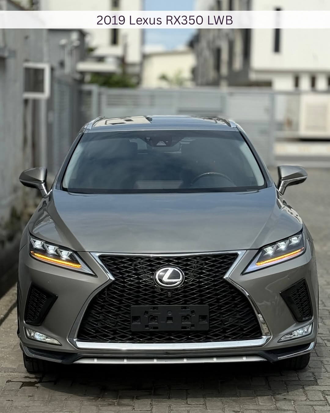 Lexus RX350L - Front