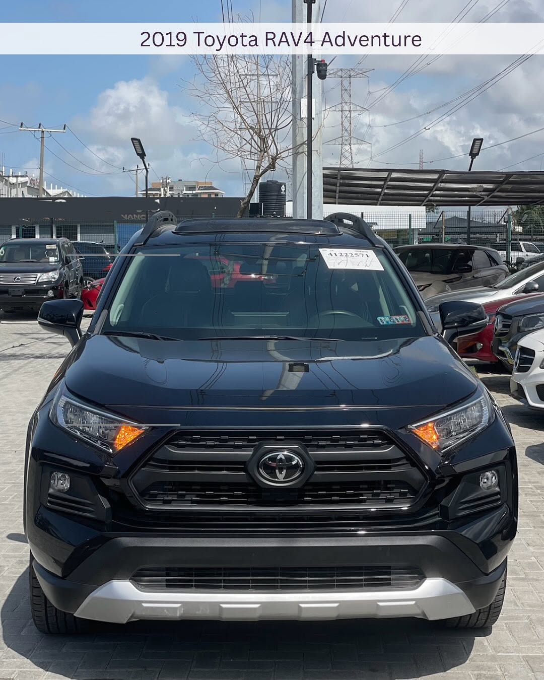 Toyota RAV4 Adventure - Front