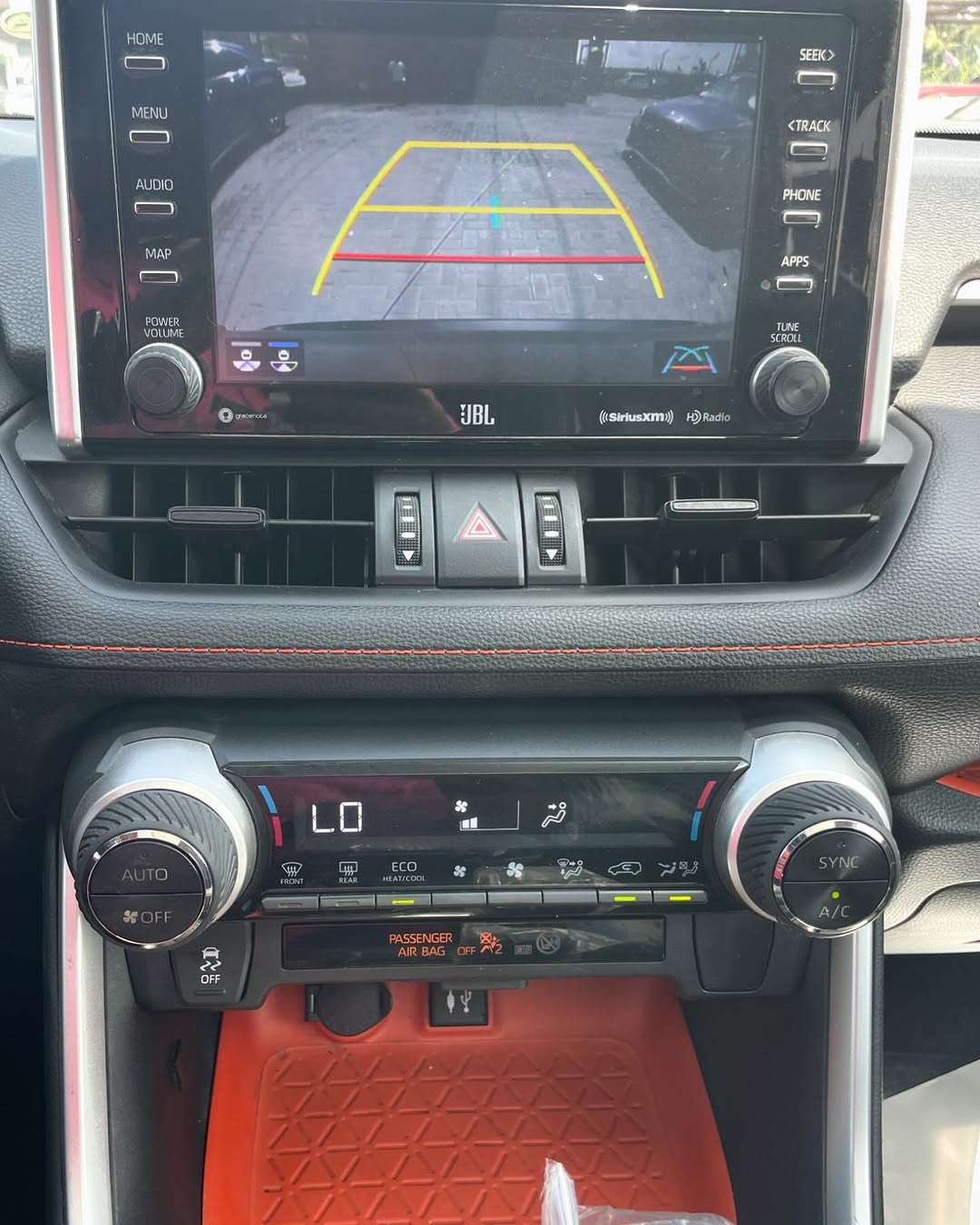 Toyota RAV4 Adventure - Interior