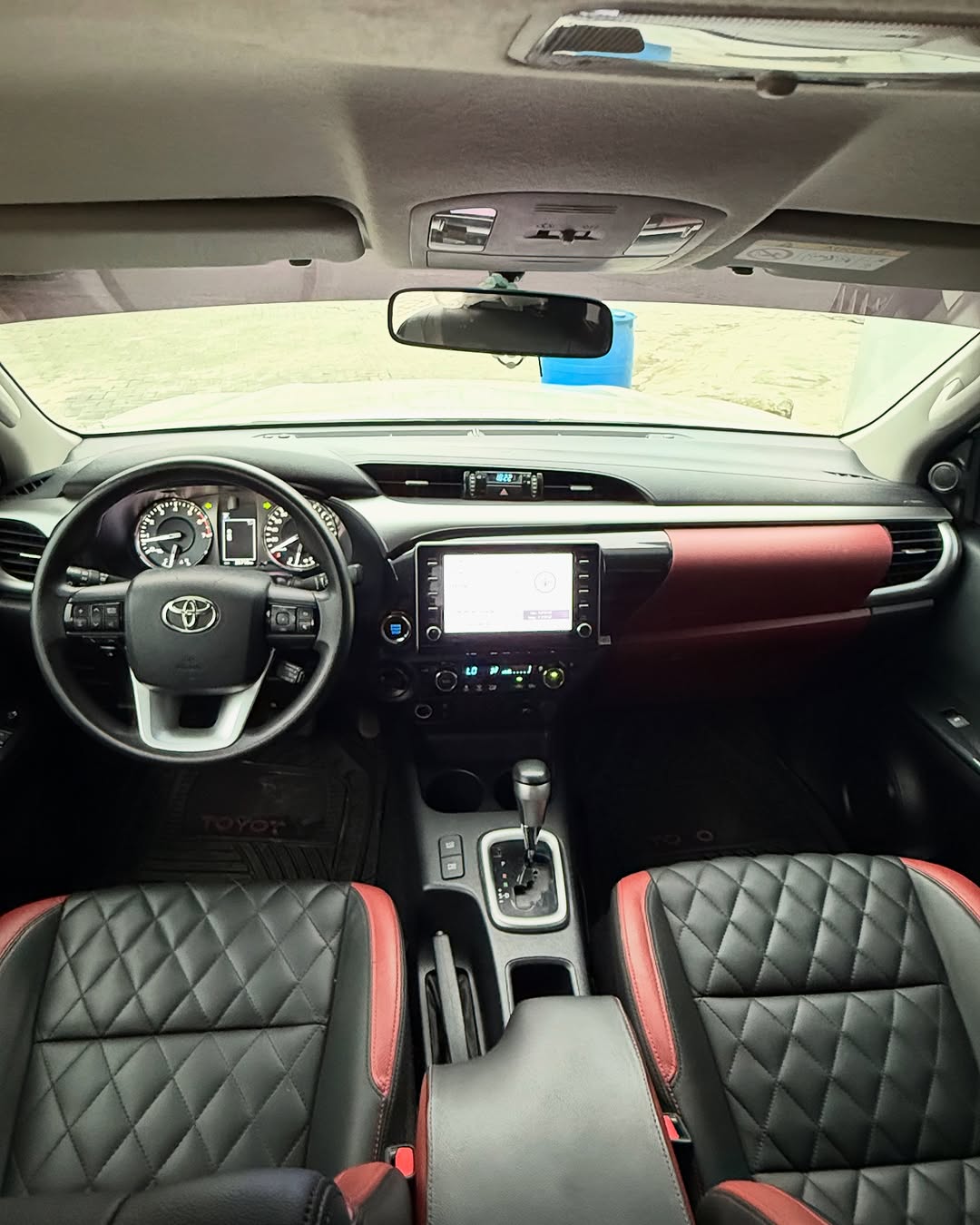 Toyota Hilux SR5 - Rear