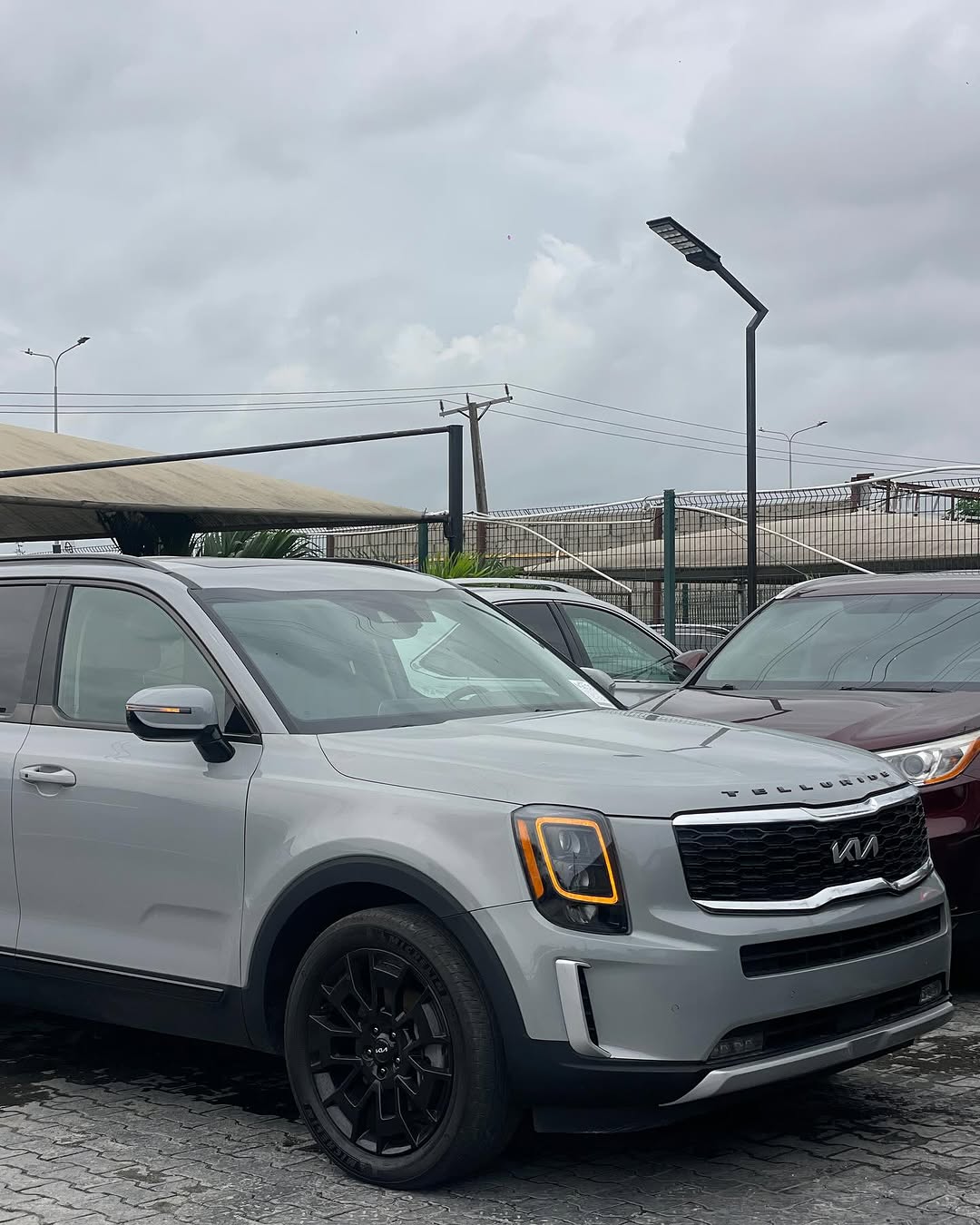 Kia Telluride - Side