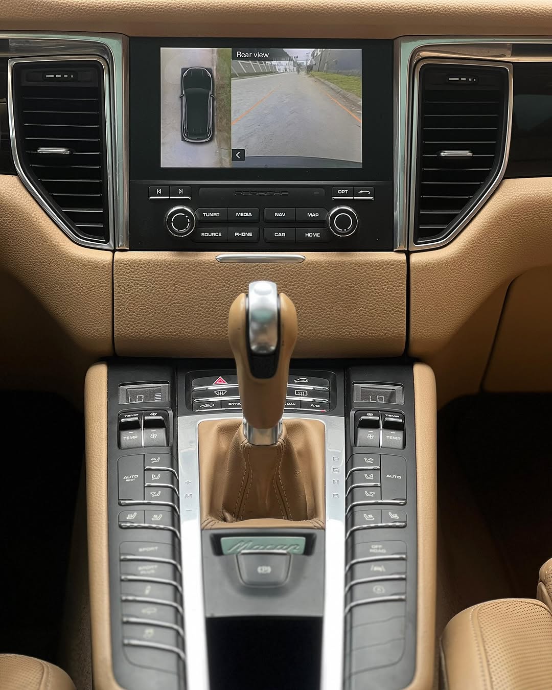 Porsche Macan - Interior