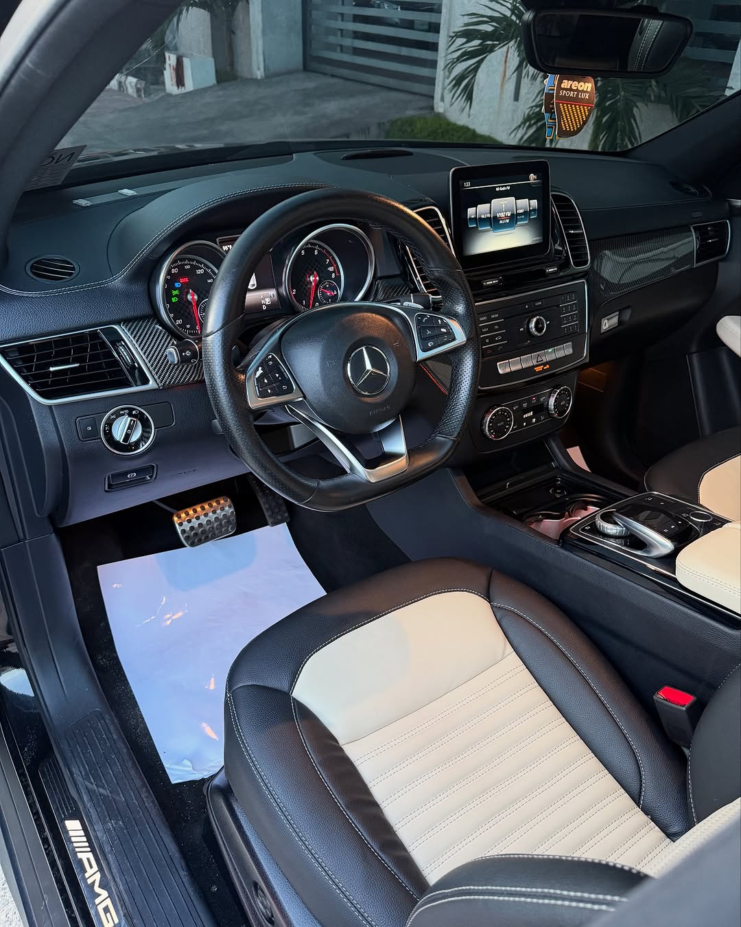 Mercedes GLE - Dashboard