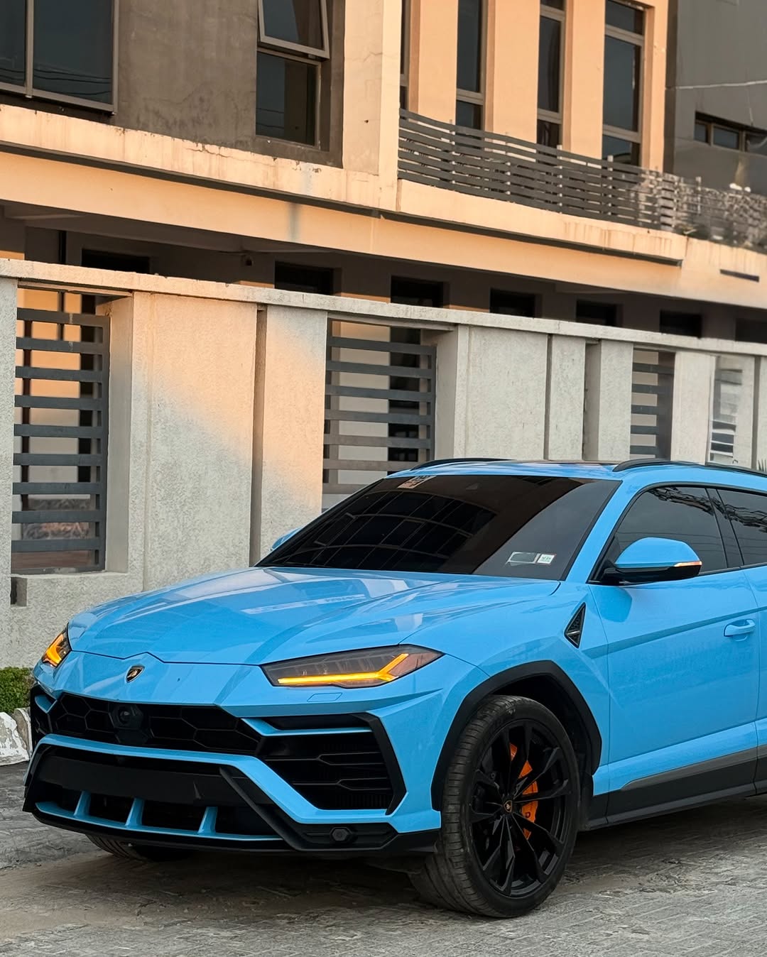 Lamborghini Urus - Side