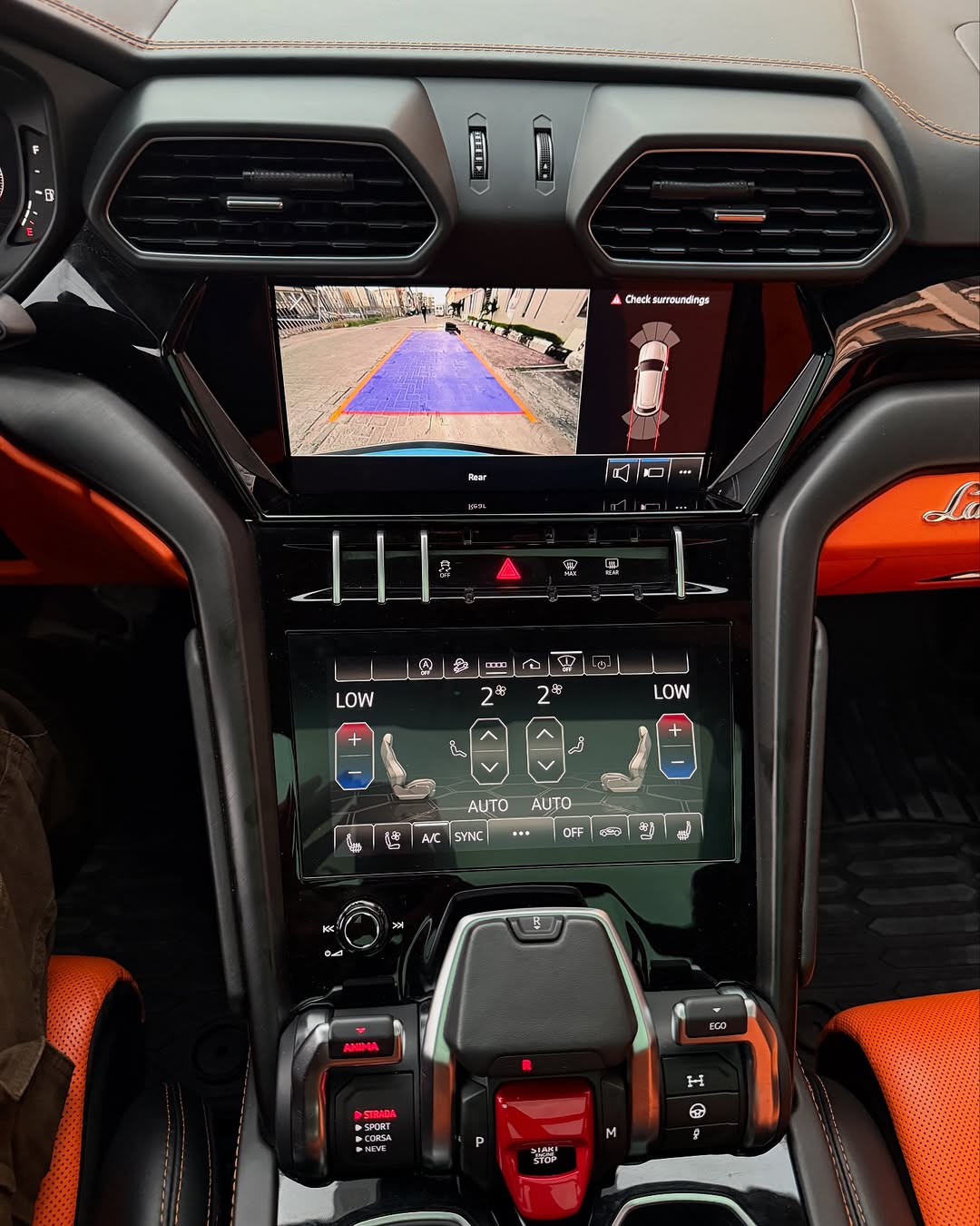 Lamborghini Urus - Interior