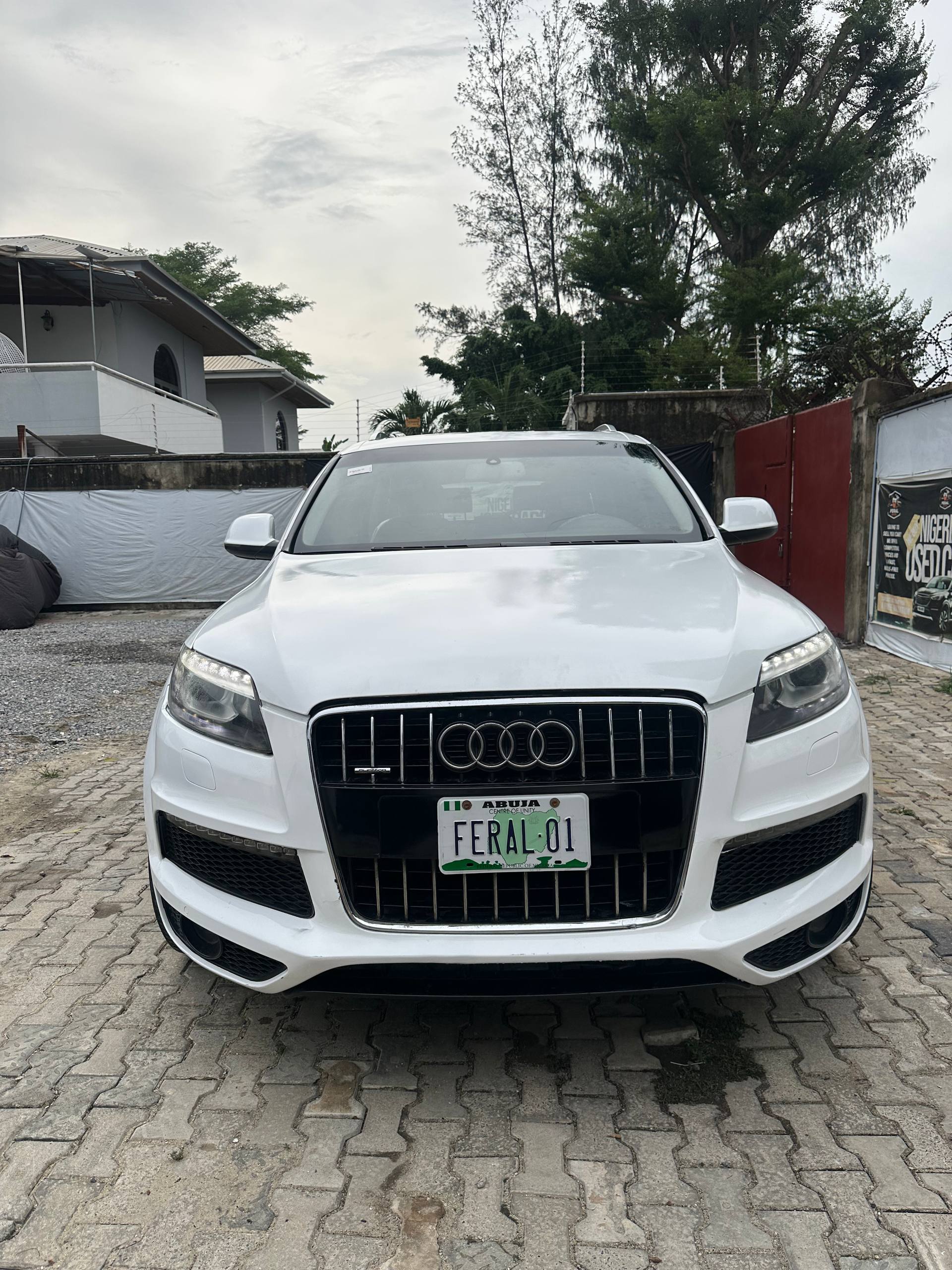 Audi Q7 - Front