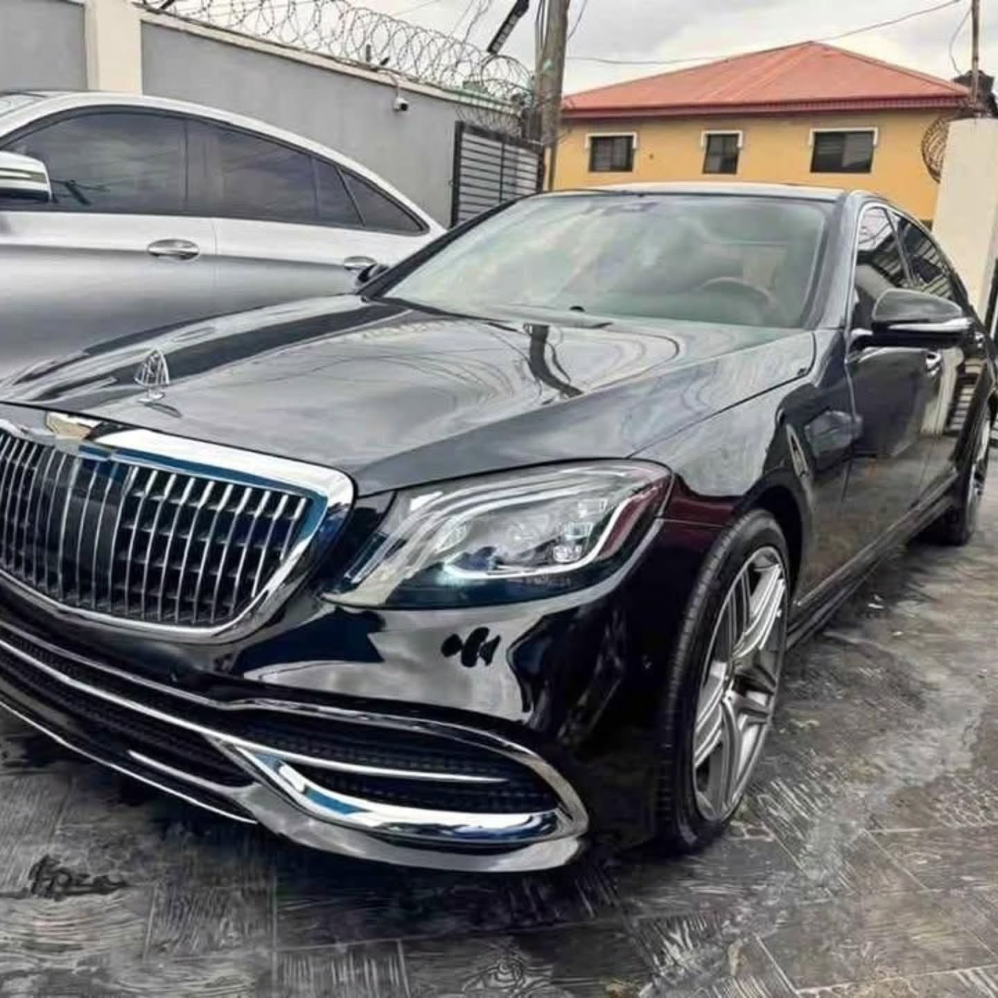 Mercedes-Benz G-Class - Front