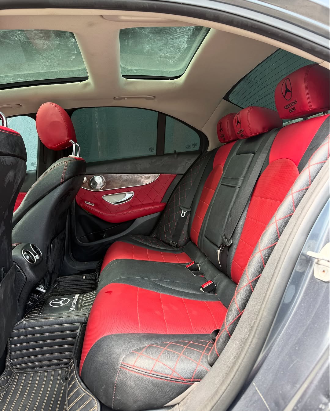 Mercedes C300 - Interior