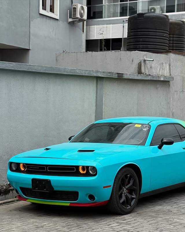 Dodge Challenger - Side