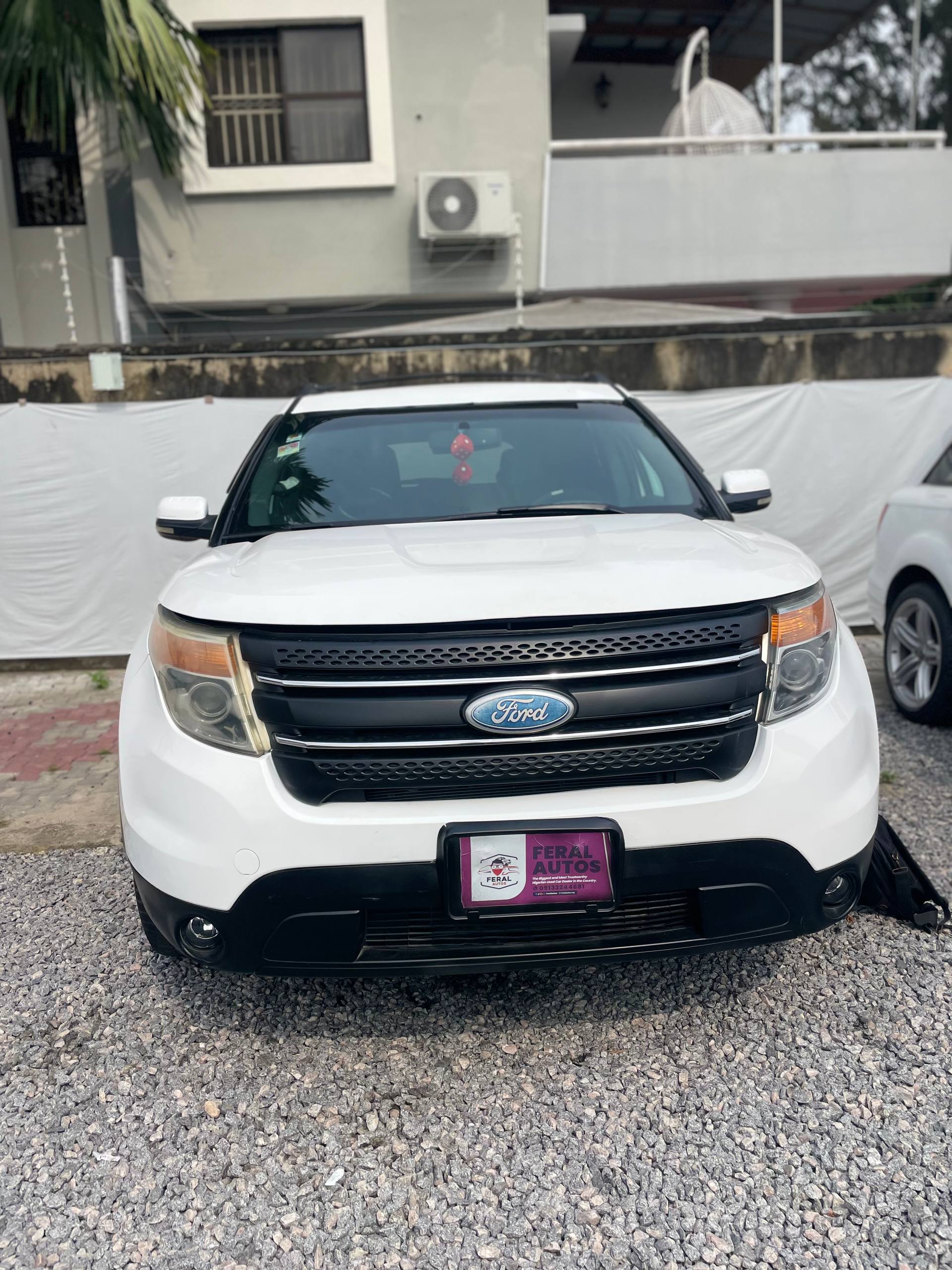 Ford Explorer - Front