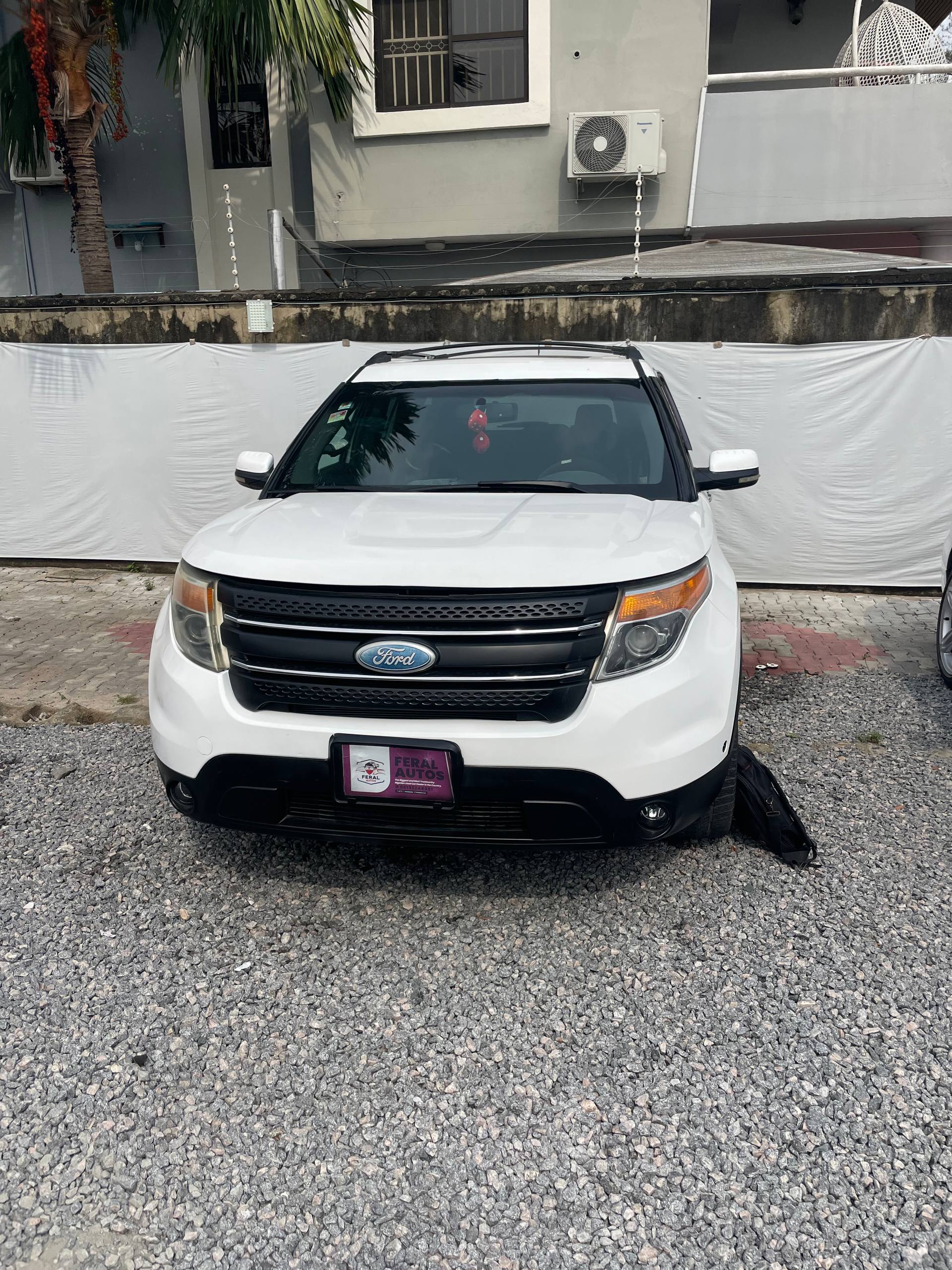 Ford Explorer - Side