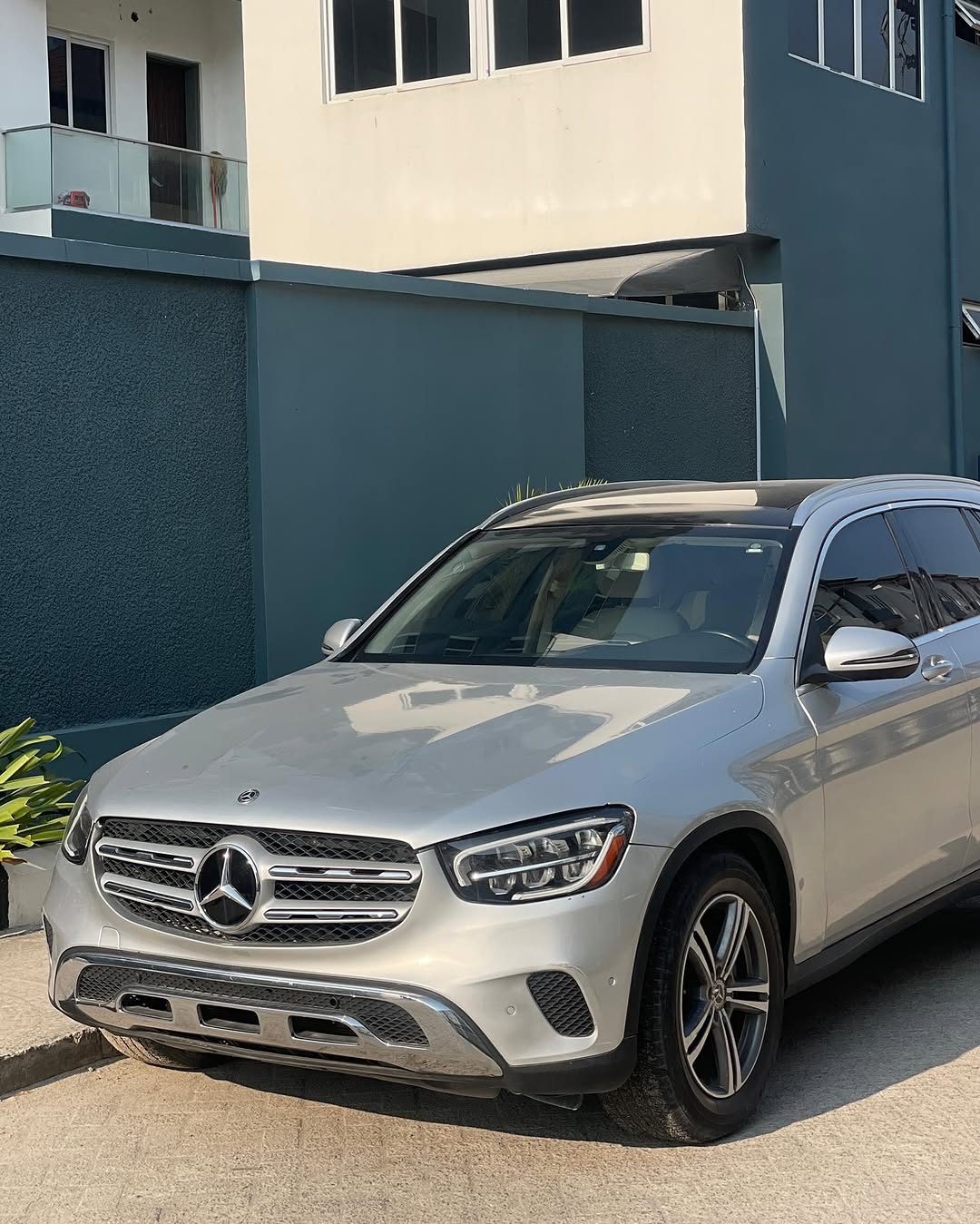 Mercedes GLC300 - Side