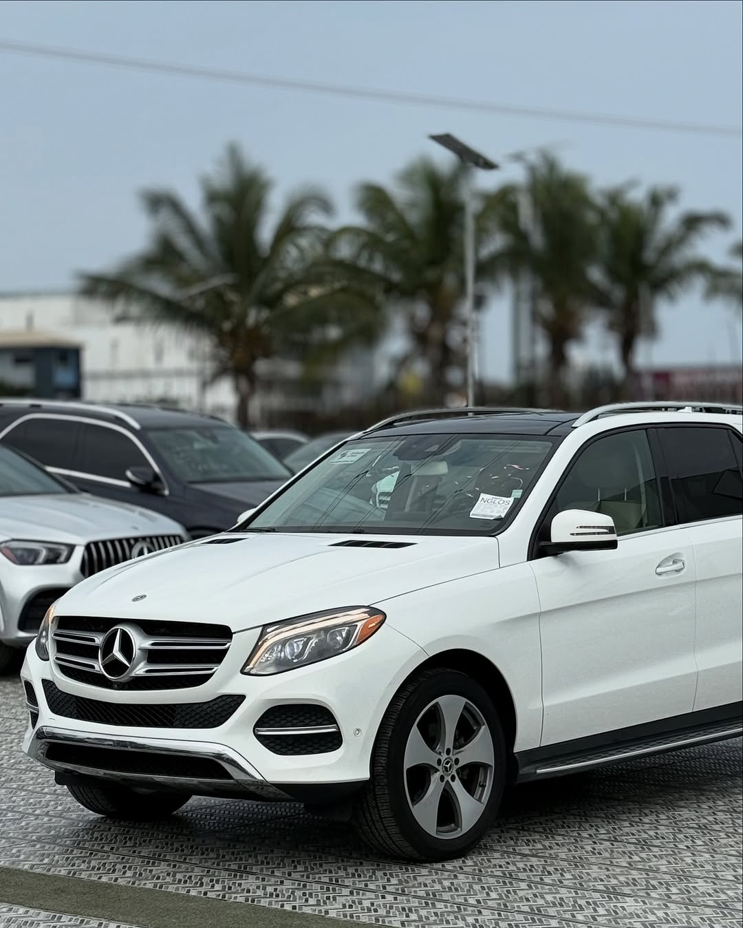 Mercedes GLE350 - Side