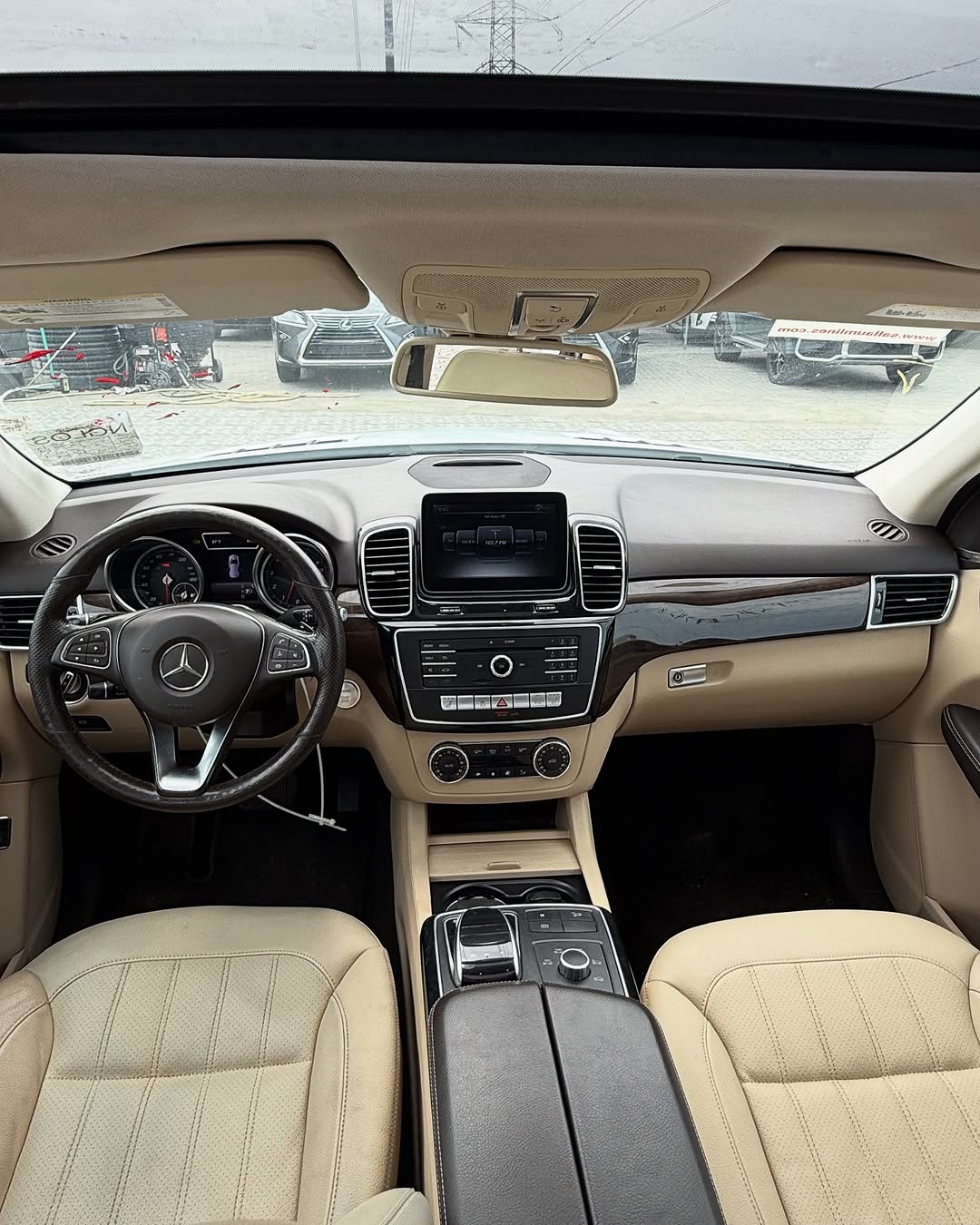 Mercedes GLE350 - Interior