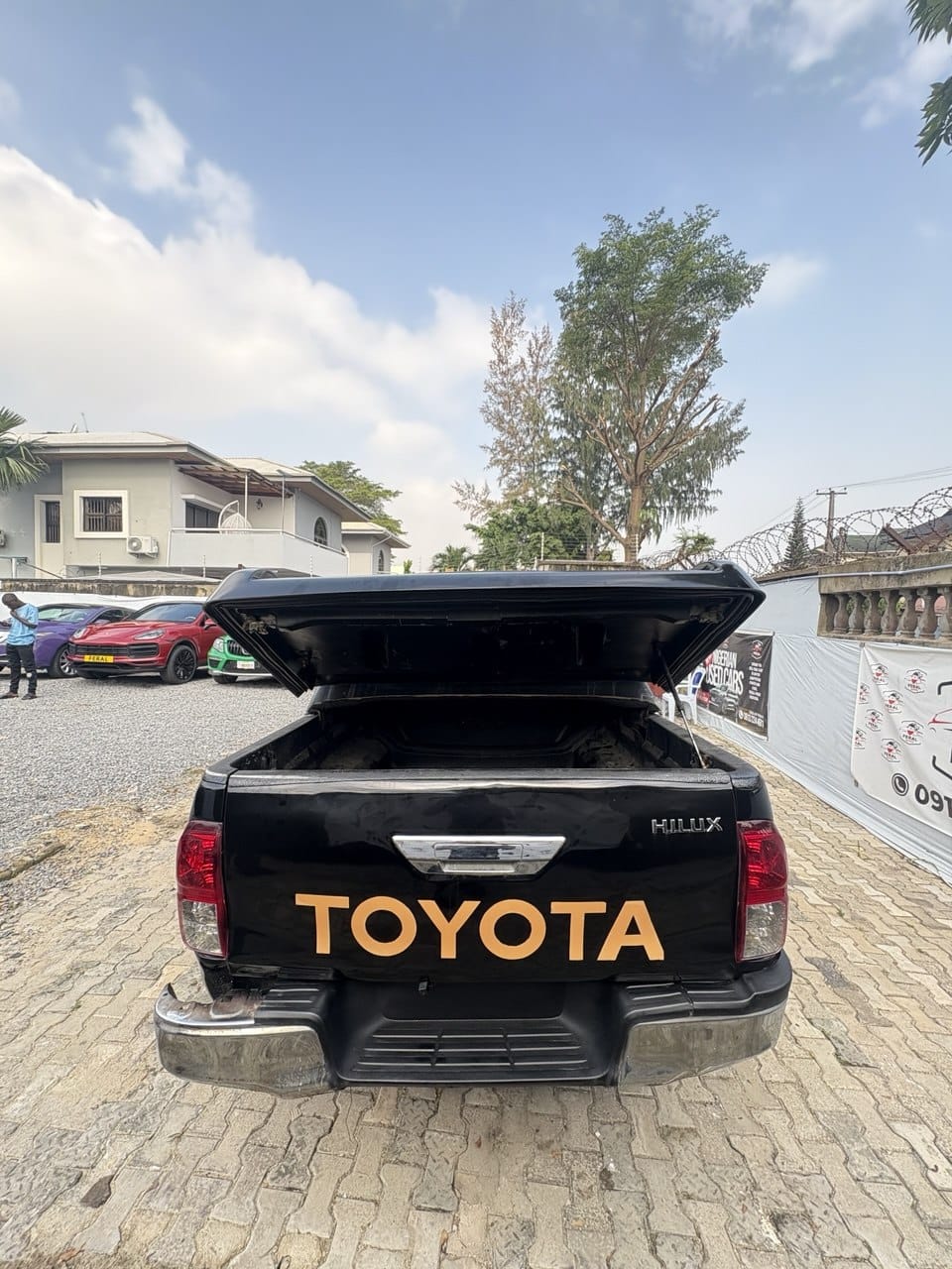 Toyota Hilux - Rear