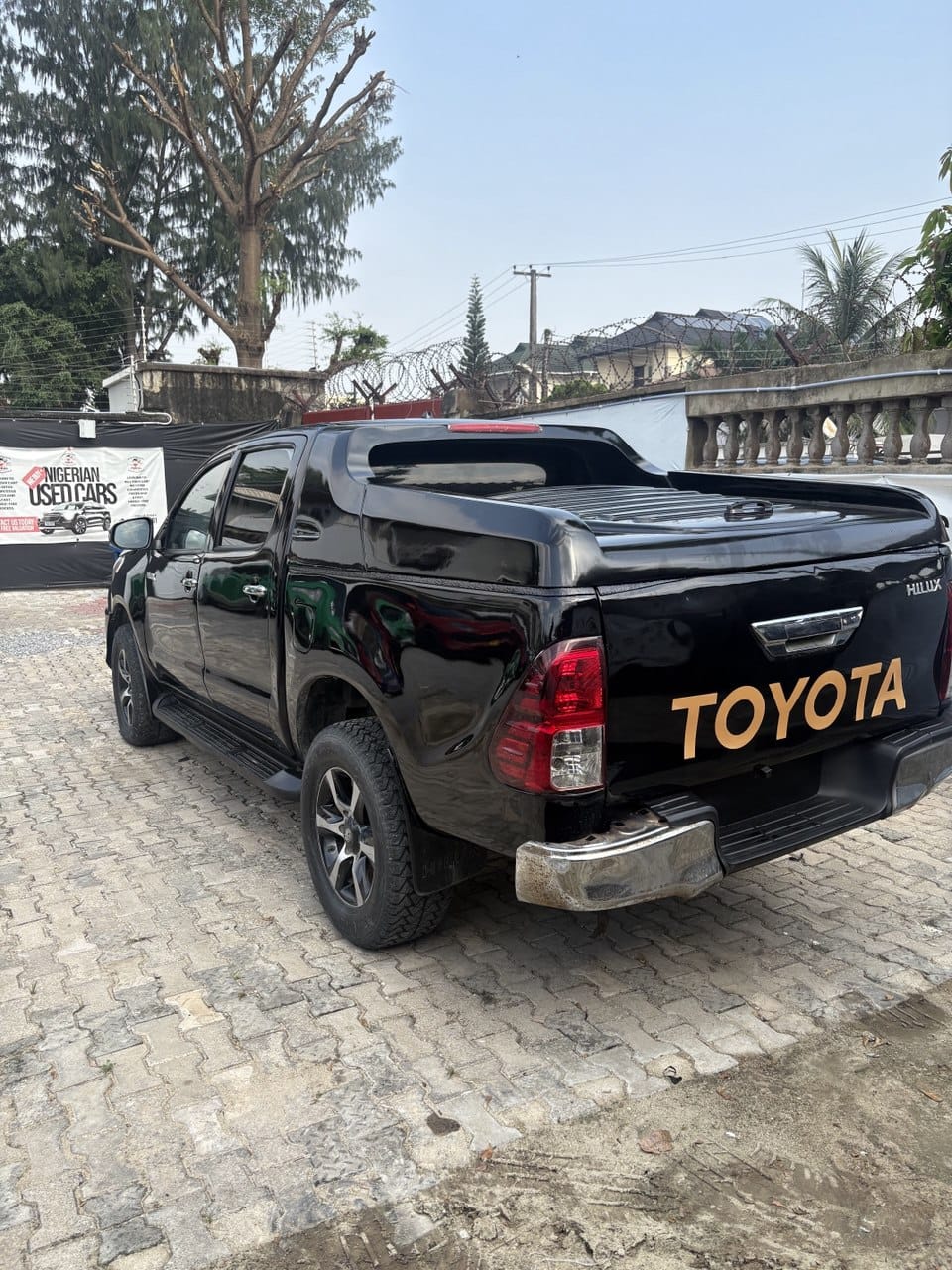 Toyota Hilux - Interior