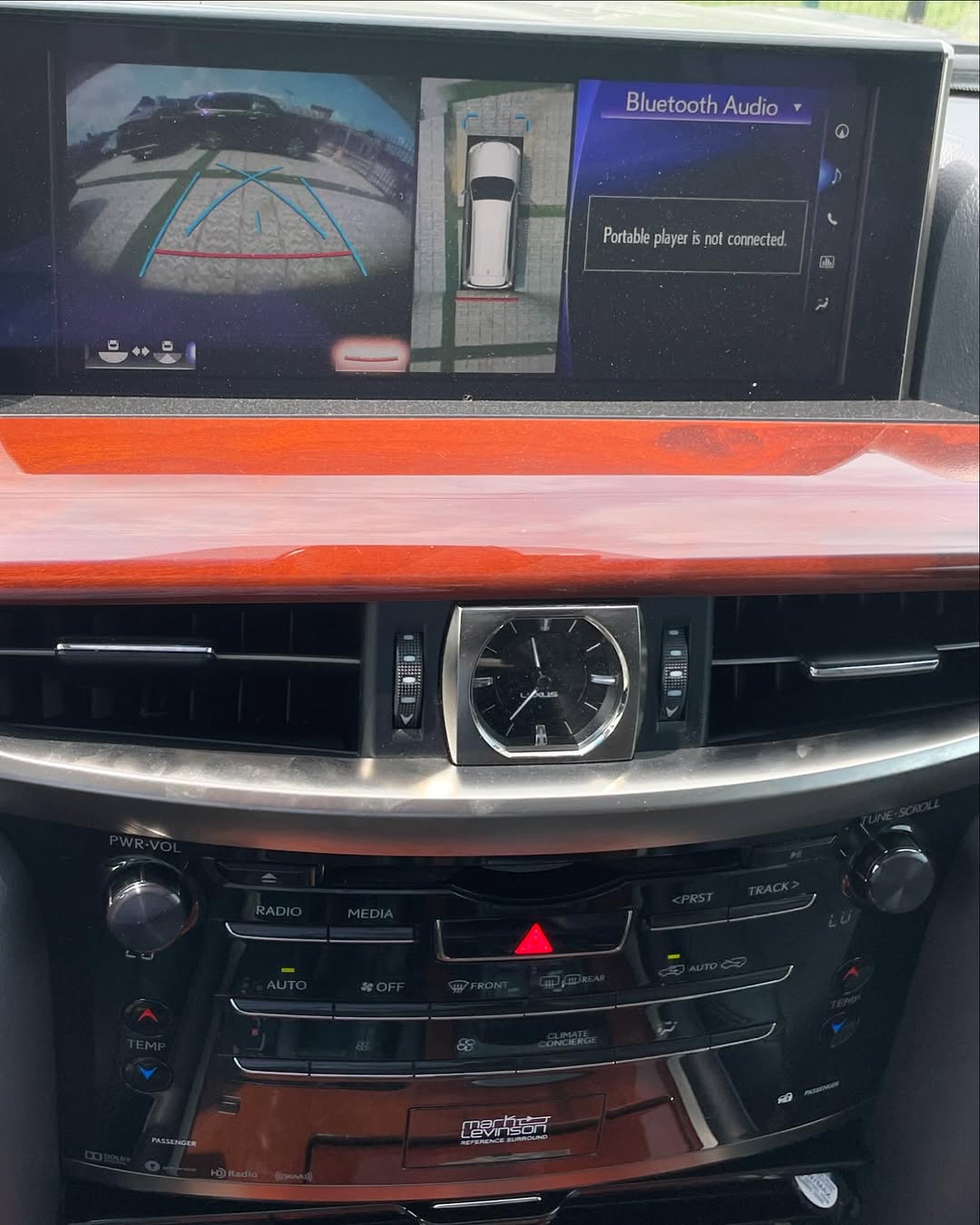 Lexus LX570 - Interior