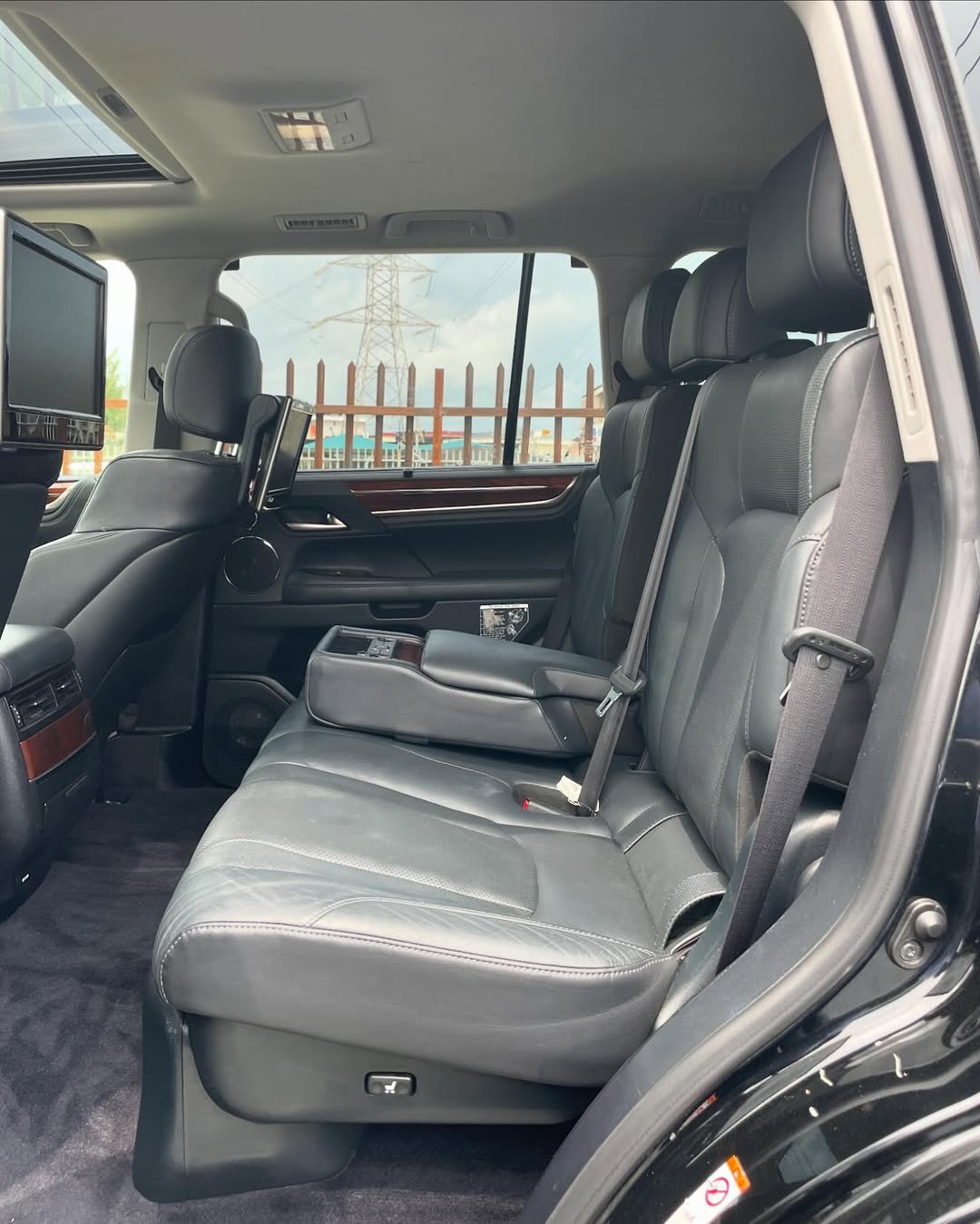 Lexus LX570 - Wheels