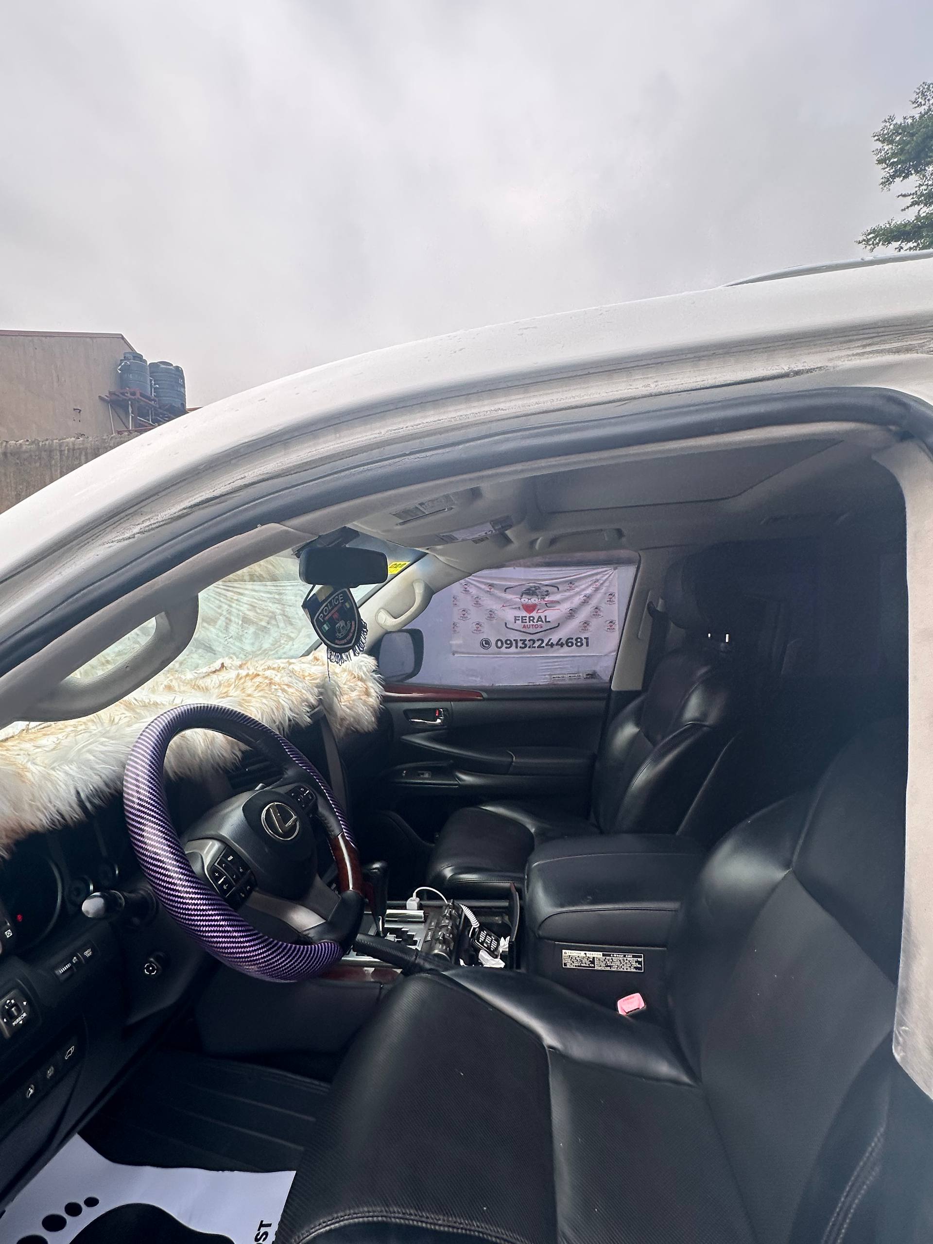 Lexus LX570 - Details