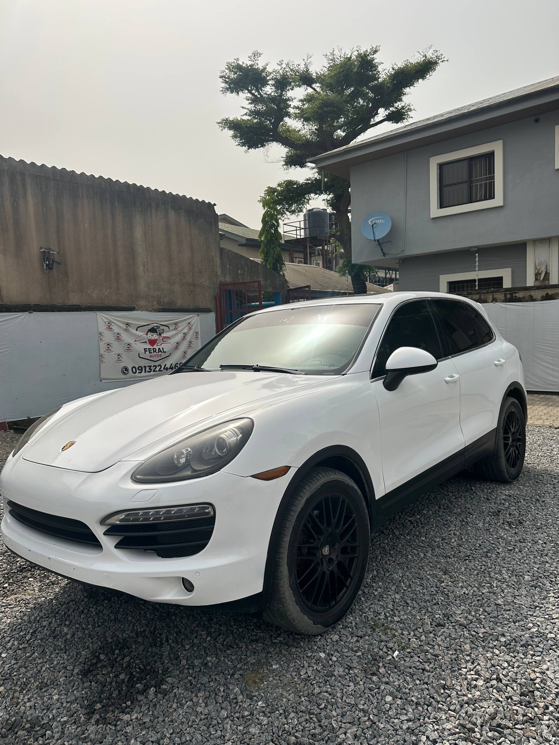 Porsche Cayenne - Rear
