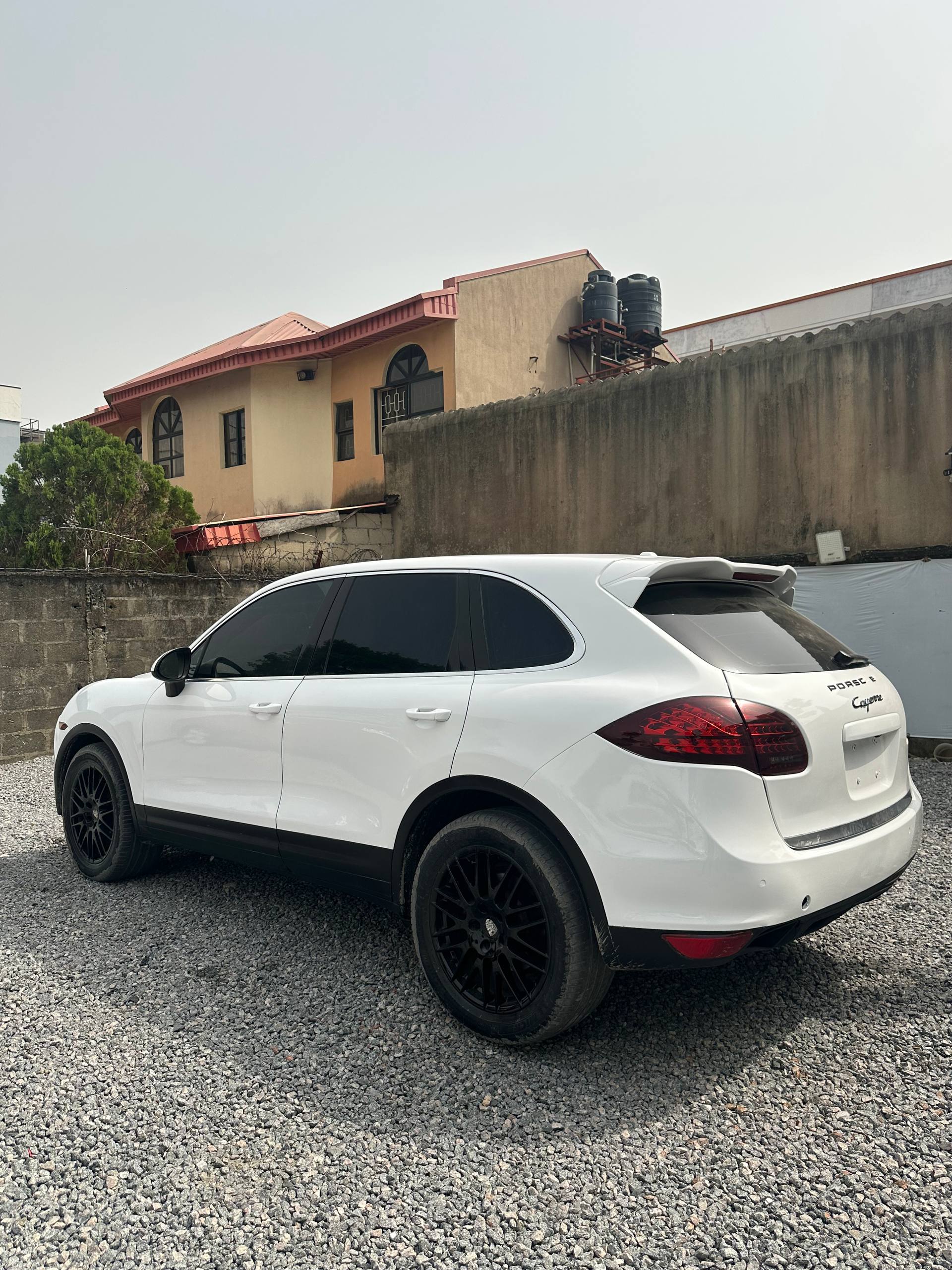 Porsche Cayenne - Side