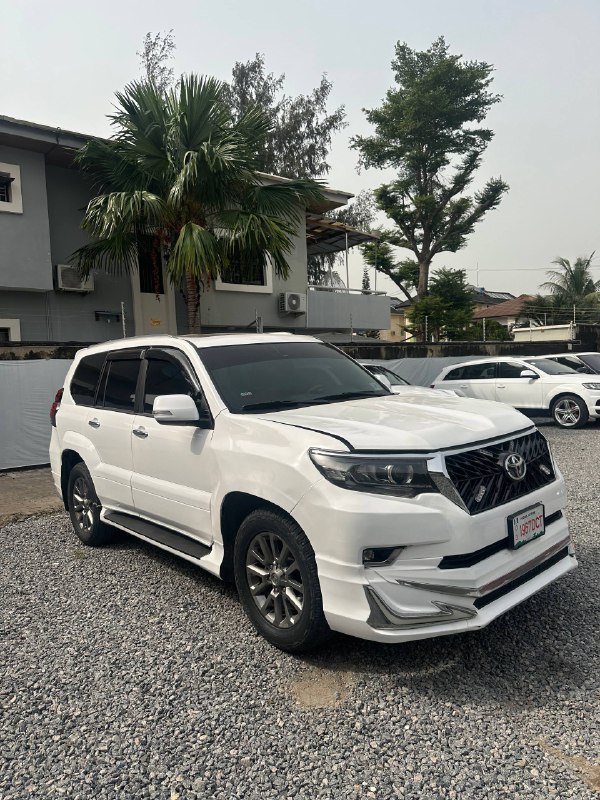 Toyota Land Cruiser Prado- Front