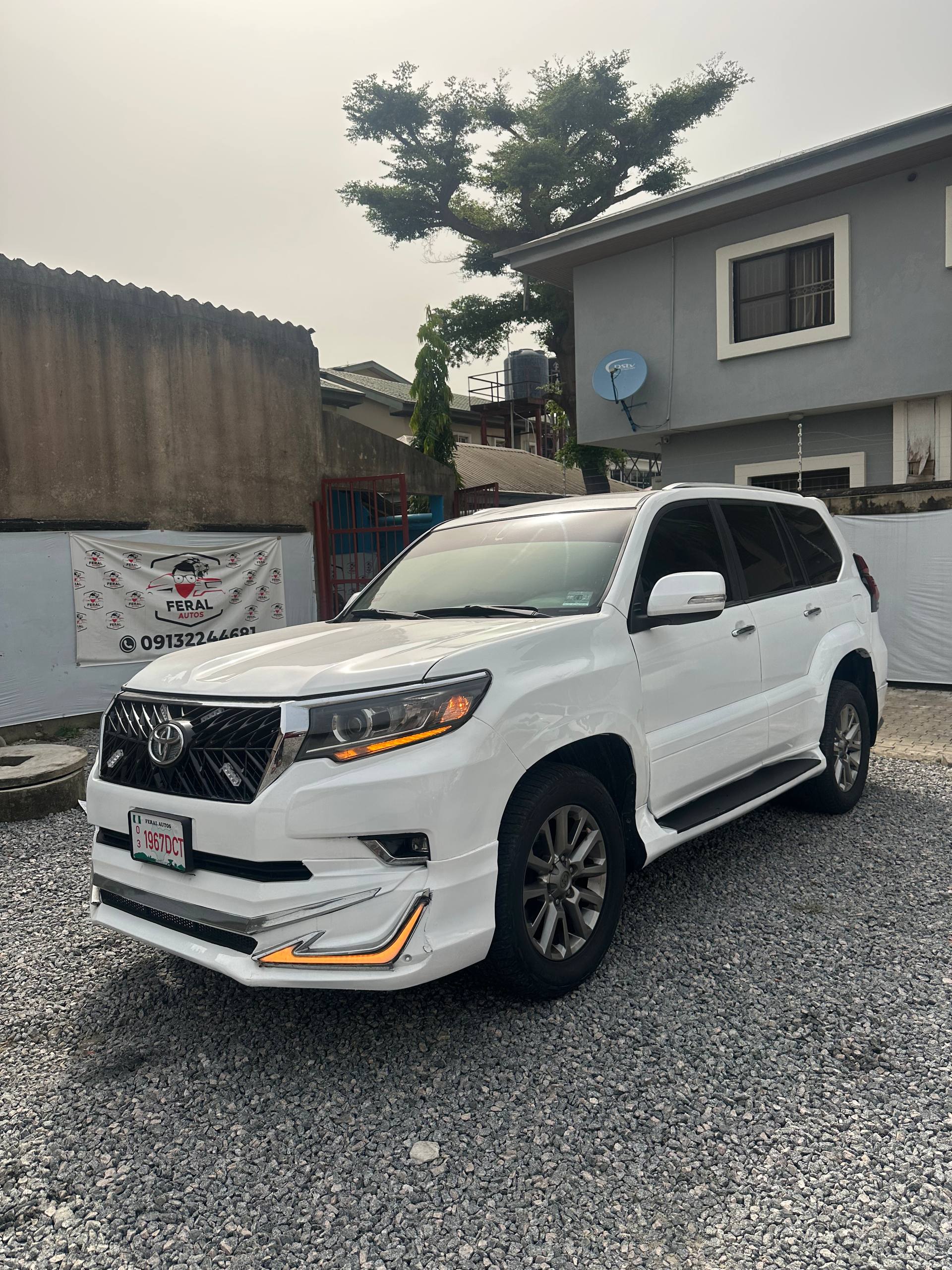 Toyota Land Cruiser Prado- Side