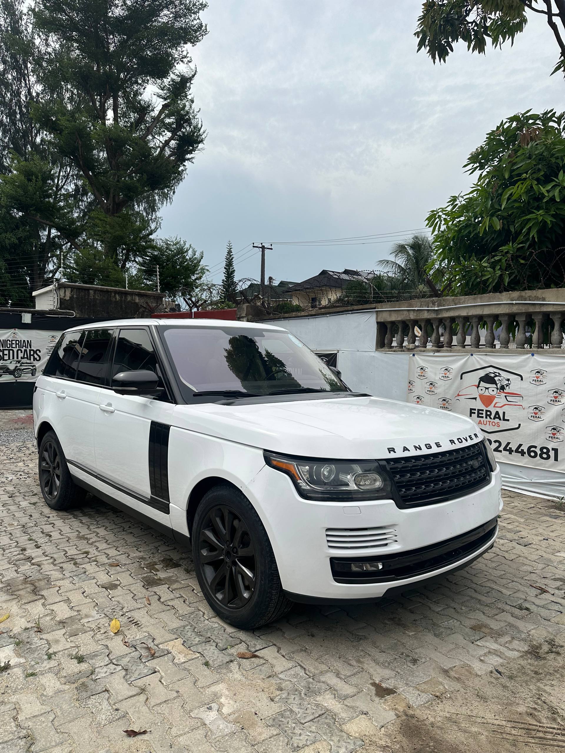 Range Rover HSE - Rear