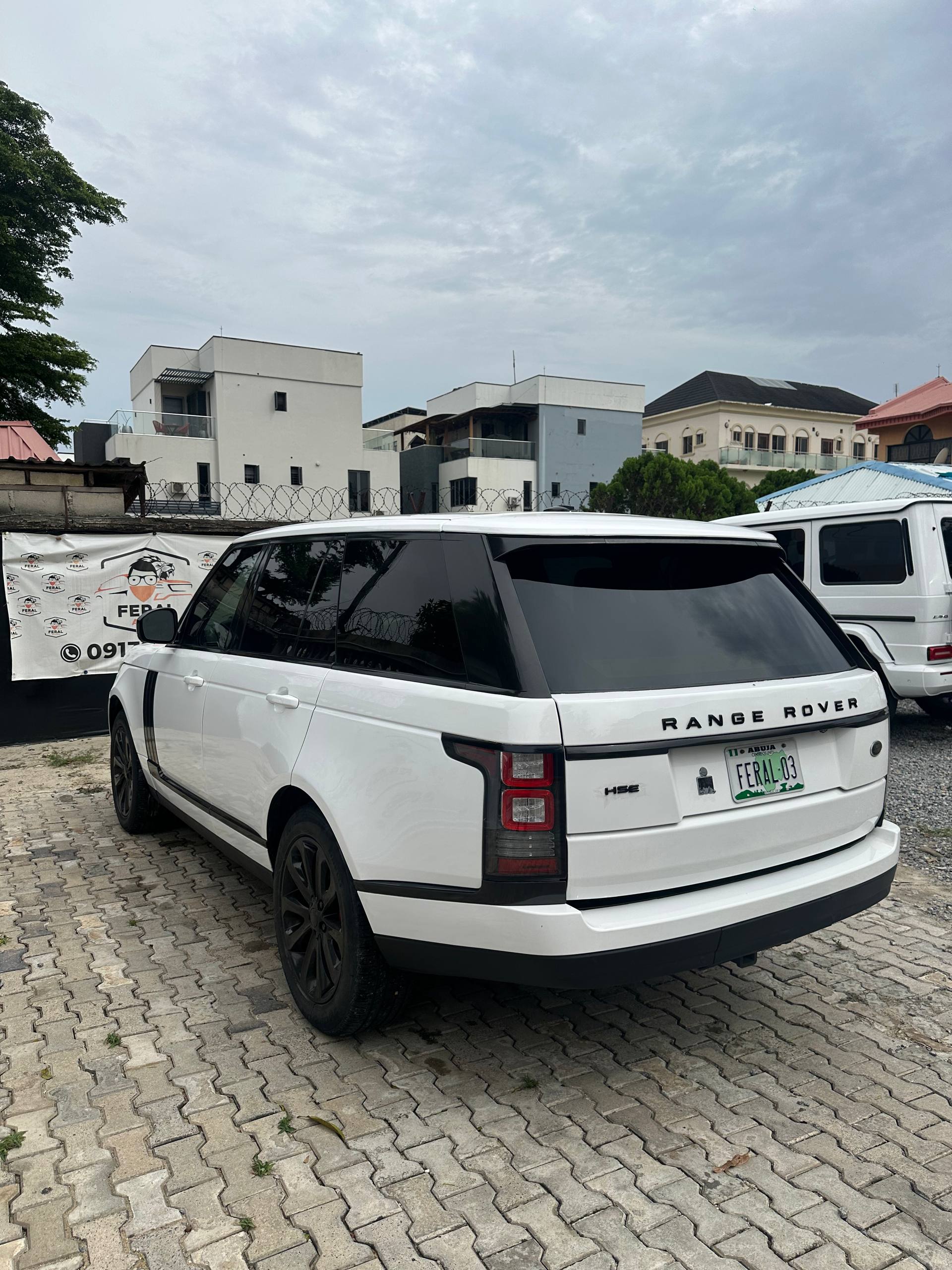 Range Rover HSE - Side