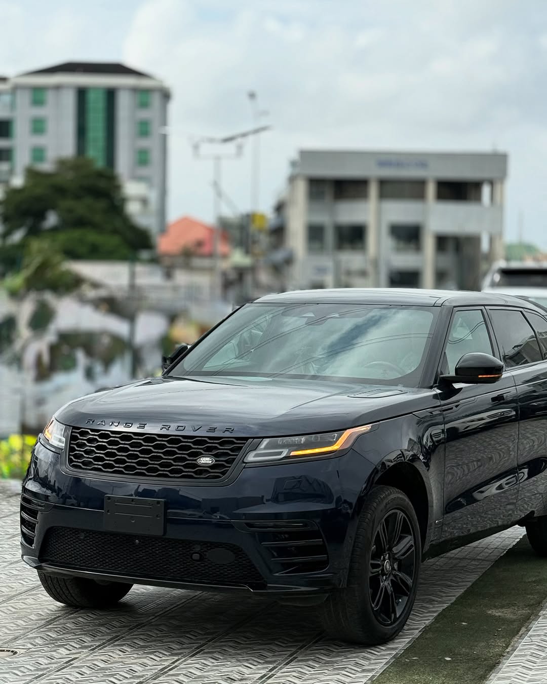 Range Rover Velar - Side