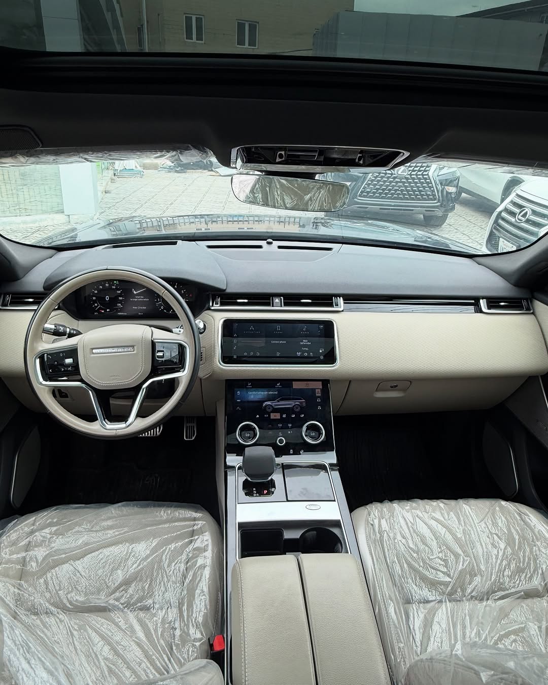 Range Rover Velar - Rear