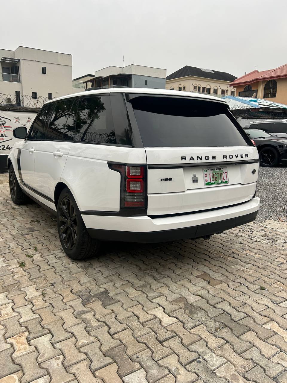 Range Rover HSE - Rear