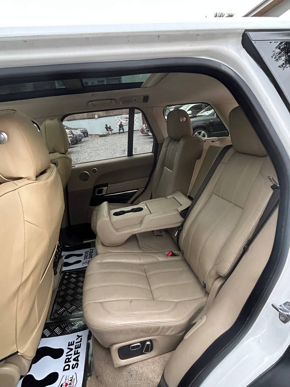 Range Rover HSE - Interior