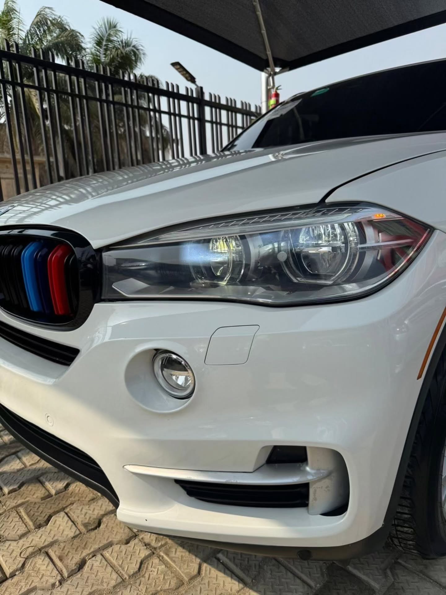 BMW X7 - Front