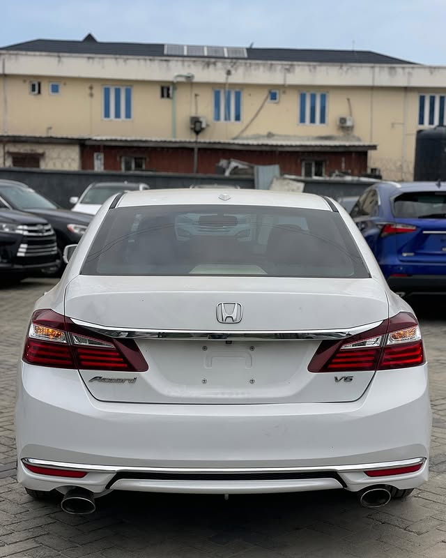 Honda Accord 2016 - Back