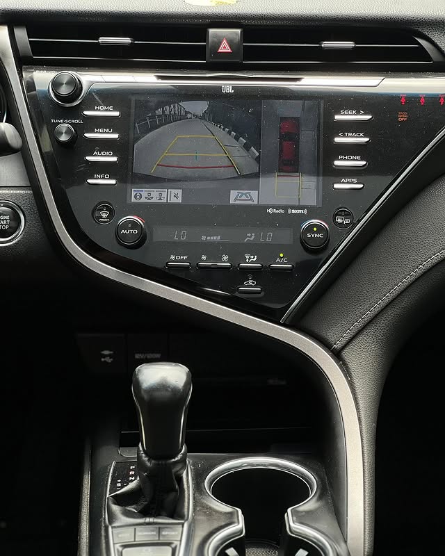 Toyota Camry 2018 - Interior
